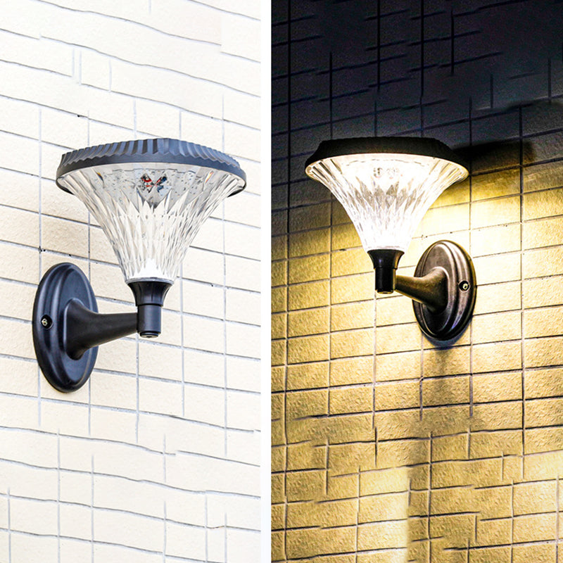 Lumière extérieure LED ronde en diamant étanche solaire minimaliste moderne en ABS PC pour patio extérieur 