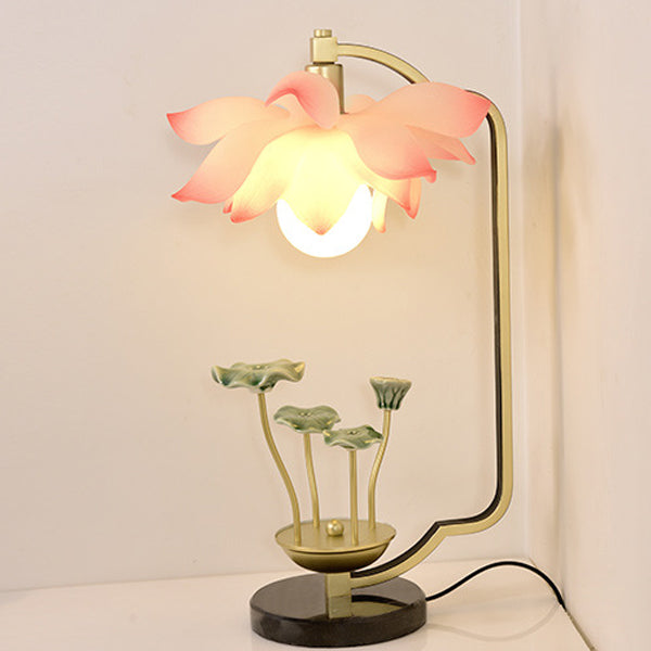 Traditionelle chinesische Lotusblatt-Rundharz-Eisen-Keramik 1-Licht Tischlampe für das Schlafzimmer 