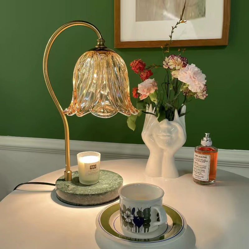 Lámpara de mesa de cera derretida de 1 luz de hierro y vidrio de mármol con base de campanilla escandinava contemporánea para dormitorio 