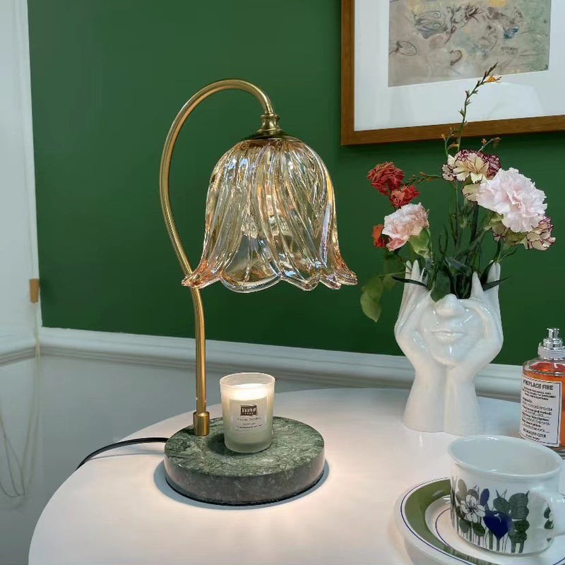 Lámpara de mesa de cera derretida de 1 luz de hierro y vidrio de mármol con base de campanilla escandinava contemporánea para dormitorio 