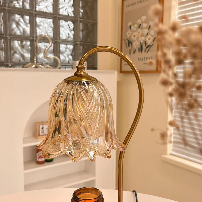 Lámpara de mesa de cera derretida de 1 luz de hierro y vidrio de mármol con base de campanilla escandinava contemporánea para dormitorio 