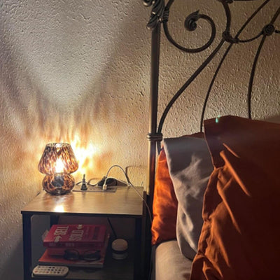 Zeitgenössische kreative kugelförmige runde Tischpunktglas 1-Licht-Tischlampe für das Schlafzimmer 