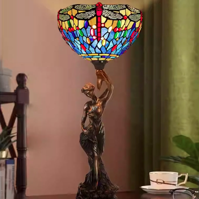 مصباح طاولة بضوء واحد بقاعدة من الراتنج بتصميم زجاج ملون تقليدي من تيفاني بتصميم اليعسوب للإلهة للمكتب المنزلي 
