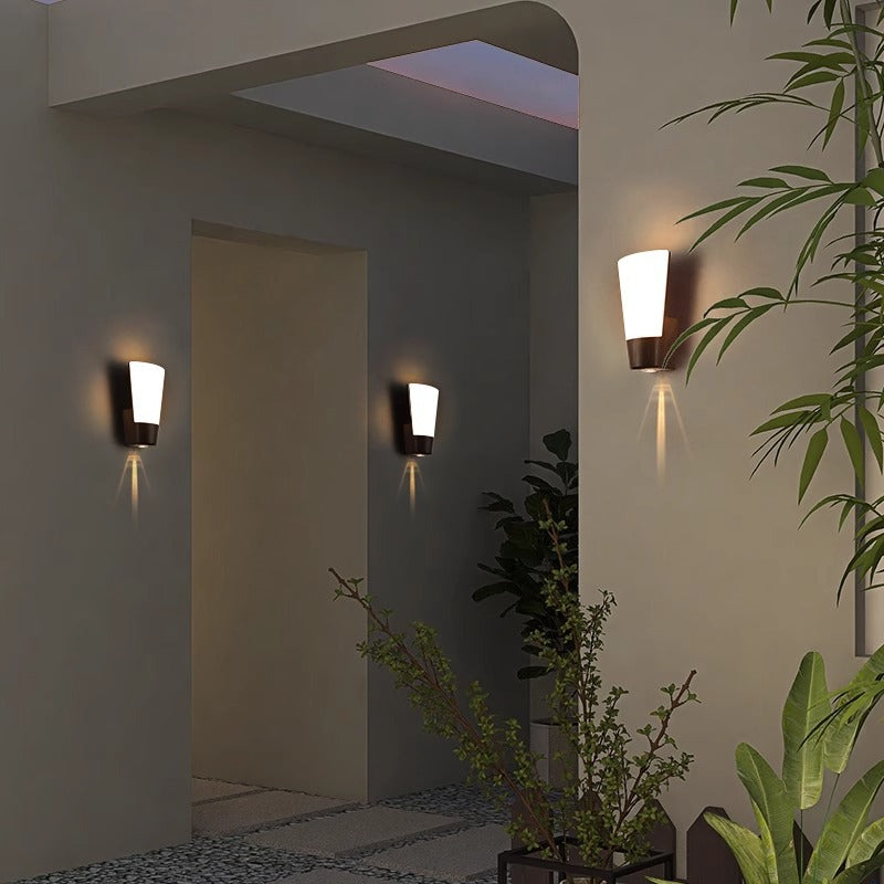 مصباح حائط خارجي مقاوم للماء بتصميم بسيط حديث مع LED منحني وحبيبات خشبية تقليدية ABS للحديقة 