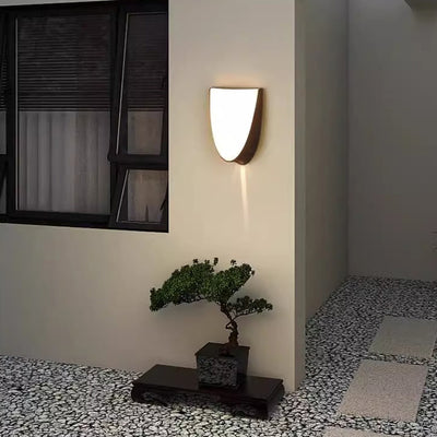 مصباح حائط خارجي مقاوم للماء بتصميم بسيط وعصري من ABS بحبوب الخشب البيضاوية LED للحديقة 