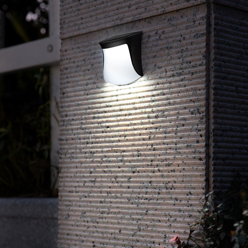 Zeitgenössische industrielle gebogene ABS Solar wasserdichte LED Außenwandleuchte für den Garten 