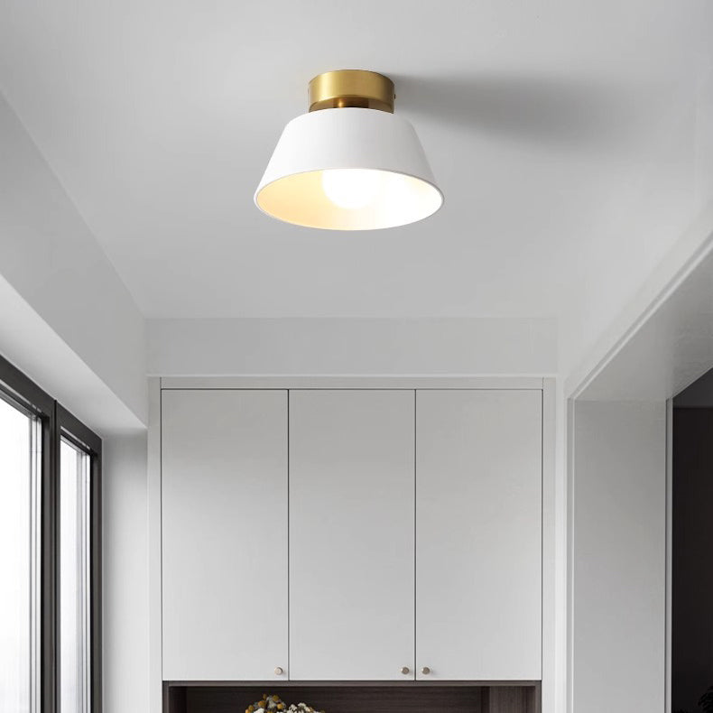 Zeitgenössische nordische runde Deckenleuchte aus Eisen mit 1 Licht und halbbündiger Montage für Schlafzimmer 
