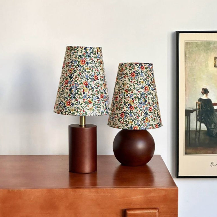 Traditionelle französische pastorale Tischlampe mit Blumendruck, Stoff, runder Schirm, Massivholzsockel, 1-flammig, für Schlafzimmer 