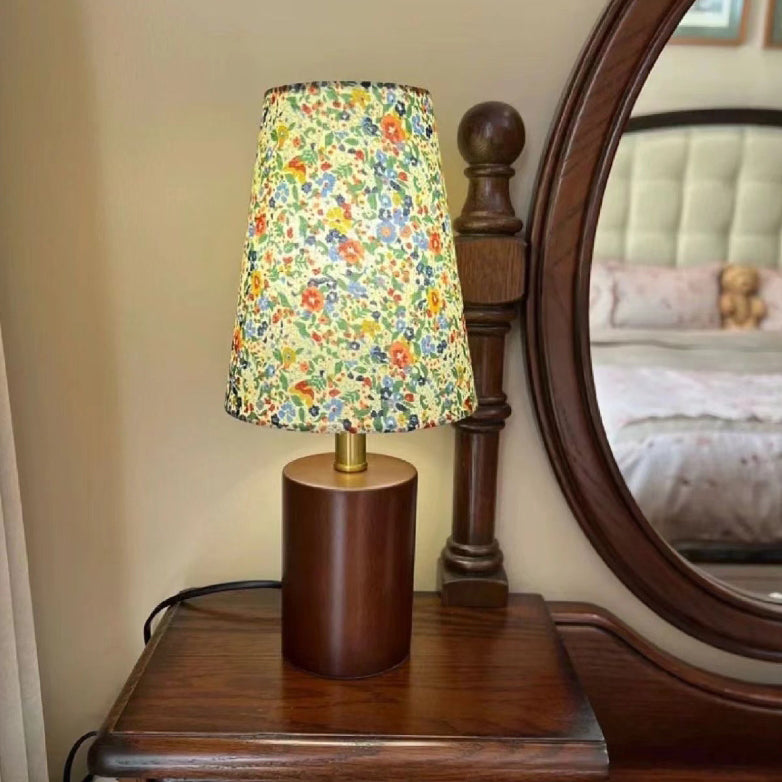 Traditionelle französische pastorale Tischlampe mit Blumendruck, Stoff, runder Schirm, Massivholzsockel, 1-flammig, für Schlafzimmer 