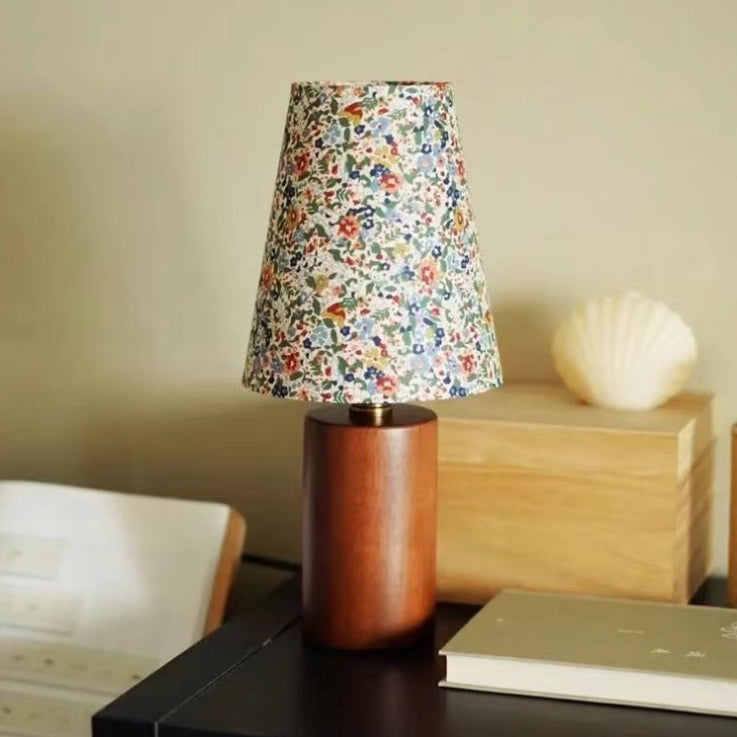 Traditionelle französische pastorale Tischlampe mit Blumendruck, Stoff, runder Schirm, Massivholzsockel, 1-flammig, für Schlafzimmer 