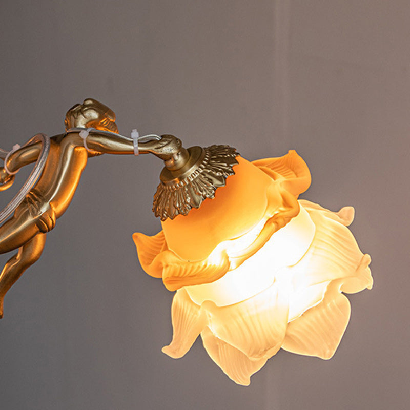 Chandelier traditionnel en laiton antique français avec abat-jour en verre fleur d&
