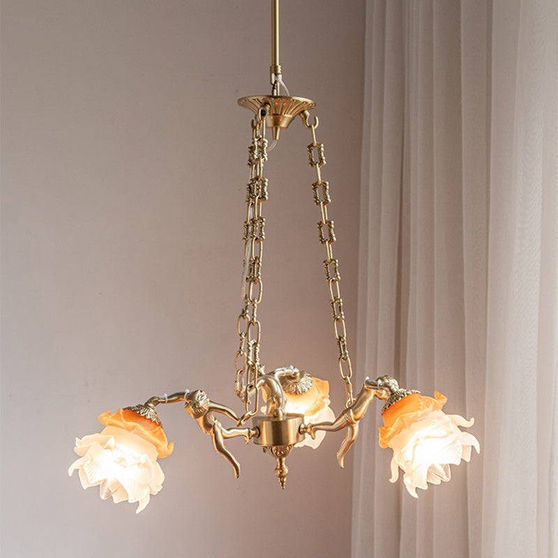 Chandelier traditionnel en laiton antique français avec abat-jour en verre fleur d&