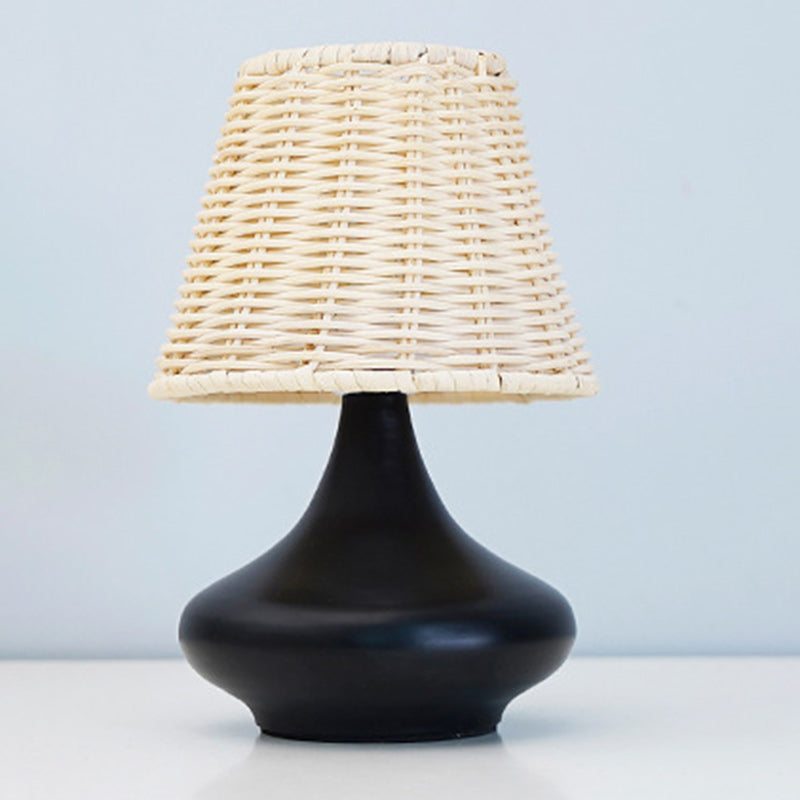 Lampe de table LED USB avec base en fer et abat-jour tissé en rotin pour chambre à coucher, simplicité contemporaine 
