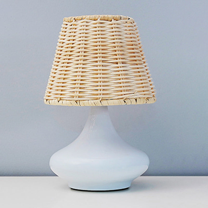 Lampe de table LED USB avec base en fer et abat-jour tissé en rotin pour chambre à coucher, simplicité contemporaine 