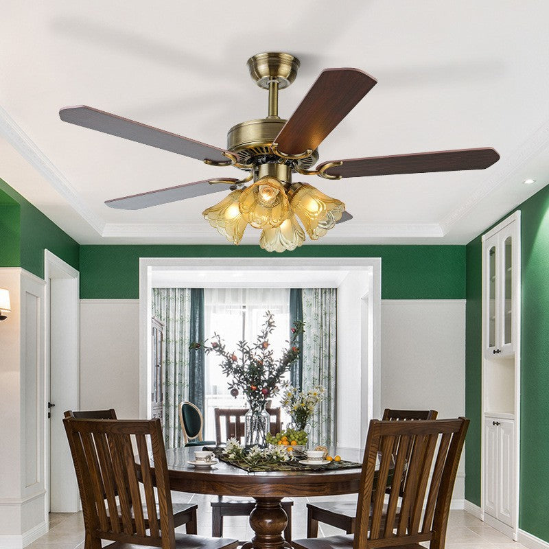 Ventilateur de plafond avec lumière à 4 lampes, abat-jour en verre fleur, ventilateur en bois et fer rétro traditionnel pour salon 