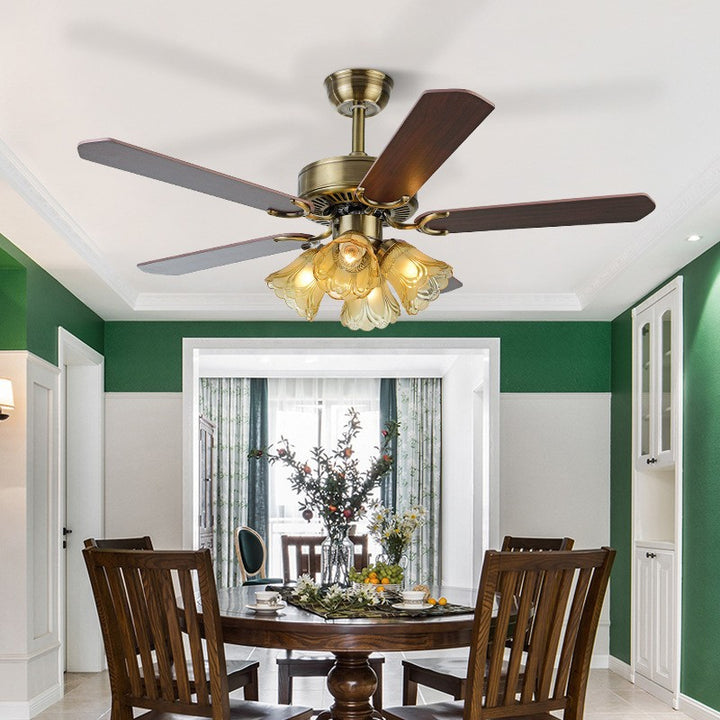 Ventilateur de plafond avec lumière à 4 lampes, abat-jour en verre fleur, ventilateur en bois et fer rétro traditionnel pour salon 