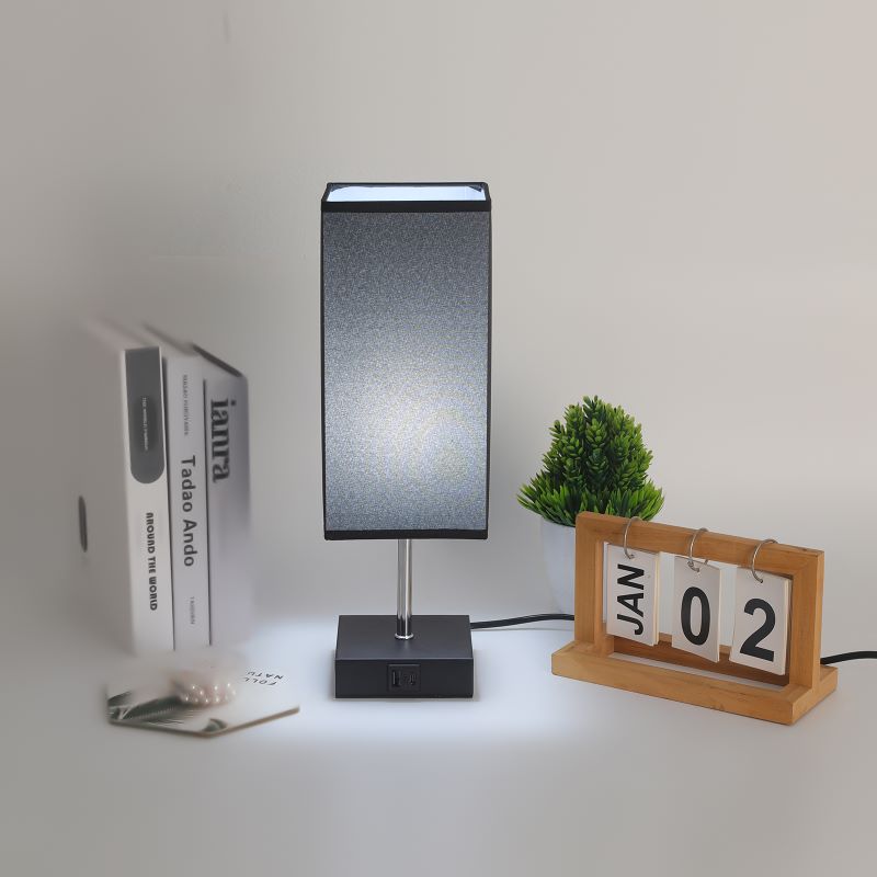 Zeitgenössische Einfachheit Stoff Cuboid Shade Hardware Base 1-Licht Tischlampe für Schlafzimmer 