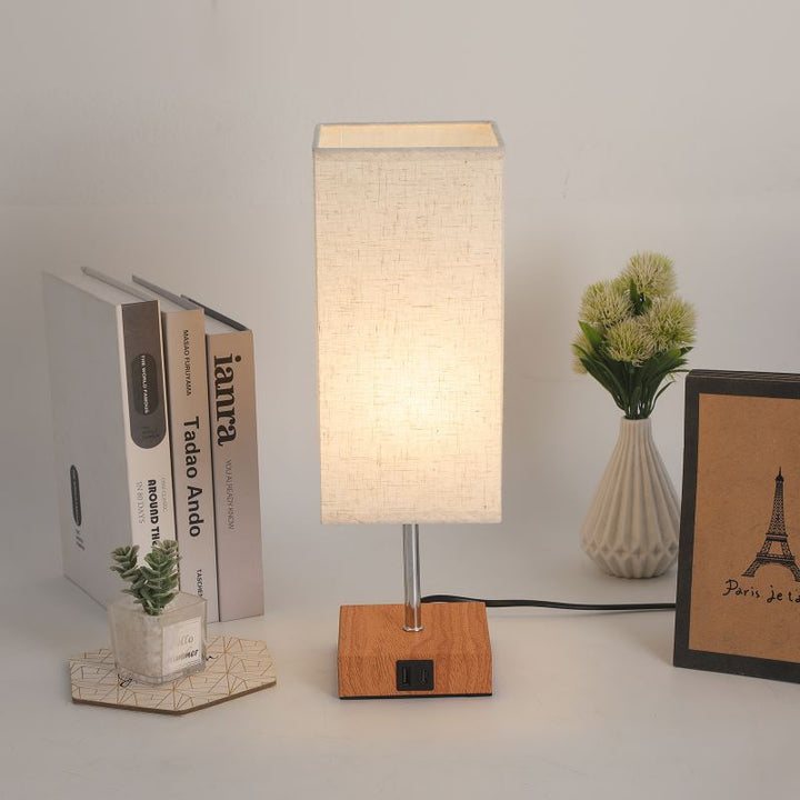 Zeitgenössische Einfachheit Stoff Cuboid Shade Hardware Base 1-Licht Tischlampe für Schlafzimmer 