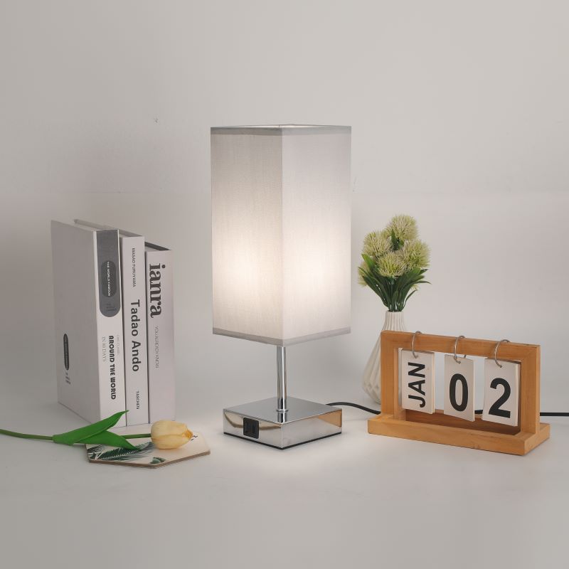 Zeitgenössische Einfachheit Stoff Cuboid Shade Hardware Base 1-Licht Tischlampe für Schlafzimmer 