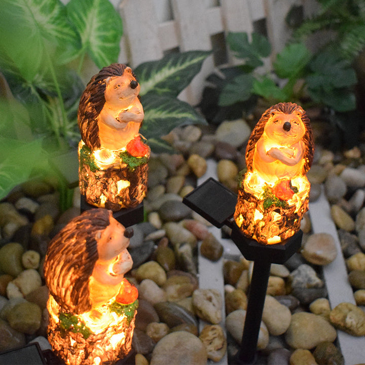 Lumière de pelouse solaire LED étanche en résine créative contemporaine Hérisson de fruits rouges pour patio extérieur 