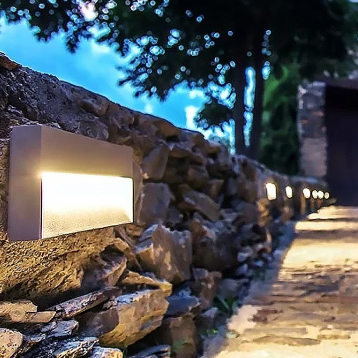 Lampe murale contemporaine en aluminium acrylique carrée LED étanche pour patio extérieur 
