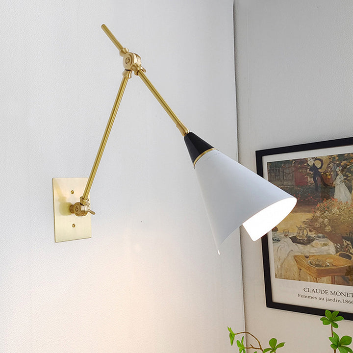 Applique murale contemporaine scandinave en laiton et aluminium avec abat-jour effilé 1 lumière pour chambre 