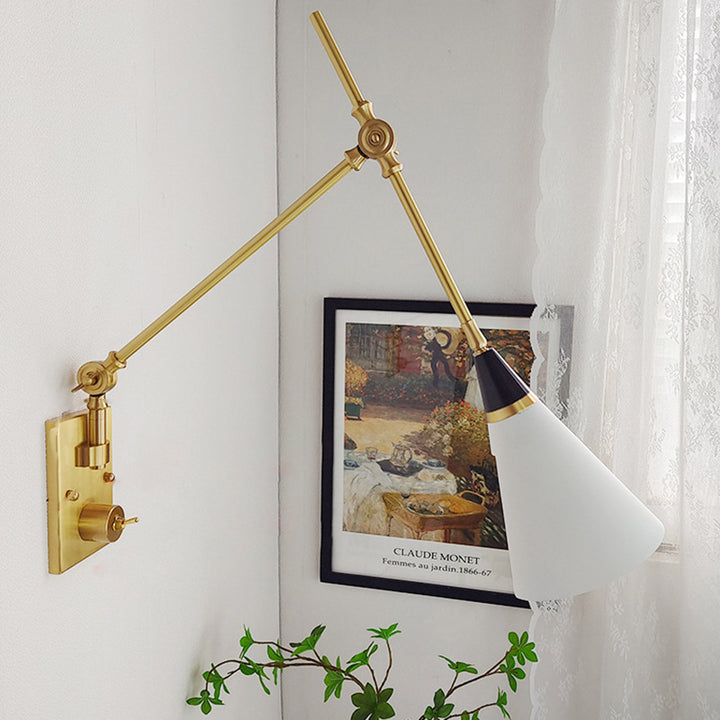 Applique murale contemporaine scandinave en laiton et aluminium avec abat-jour effilé 1 lumière pour chambre 