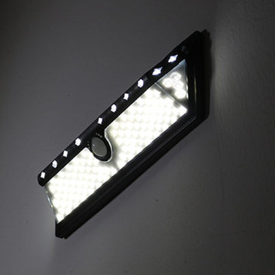 مصباح حائط خارجي شمسي LED مقاوم للماء بمستشعر بشري ABS مثلث صناعي عصري للحديقة 