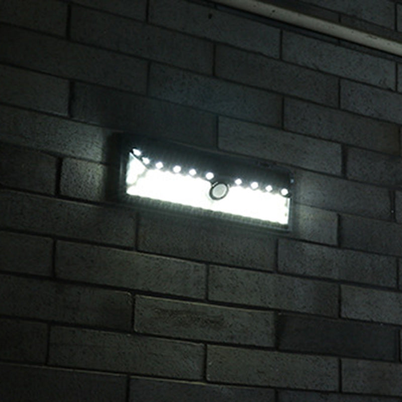 مصباح حائط خارجي شمسي LED مقاوم للماء بمستشعر بشري ABS مثلث صناعي عصري للحديقة 