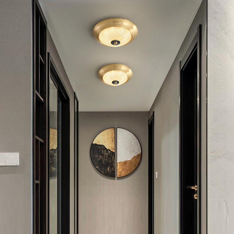 Plafonnier LED en cuivre avec abat-jour rond en acrylique de luxe contemporain pour chambre 