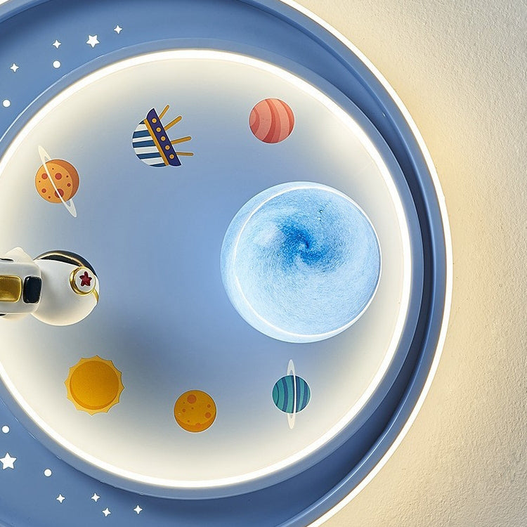 Plafonnier LED contemporain créatif en fer acrylique avec astronaute dessin animé et planète pour le salon 