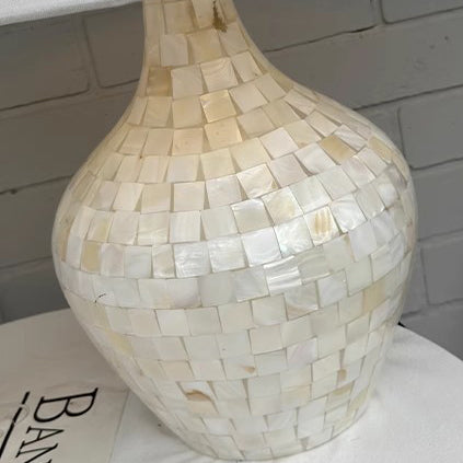 Traditionelle europäische Stoff Shell Dekoration Basis 1-Licht Tischlampe für Schlafzimmer 