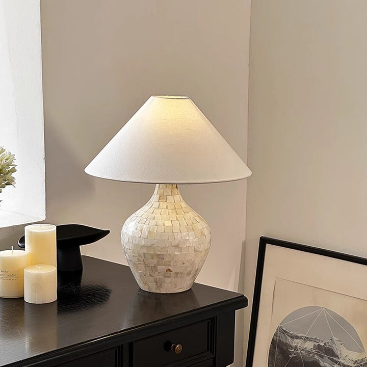 Traditionelle europäische Stoff Shell Dekoration Basis 1-Licht Tischlampe für Schlafzimmer 