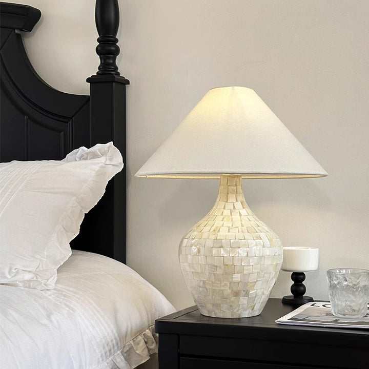 Traditionelle europäische Stoff Shell Dekoration Basis 1-Licht Tischlampe für Schlafzimmer 