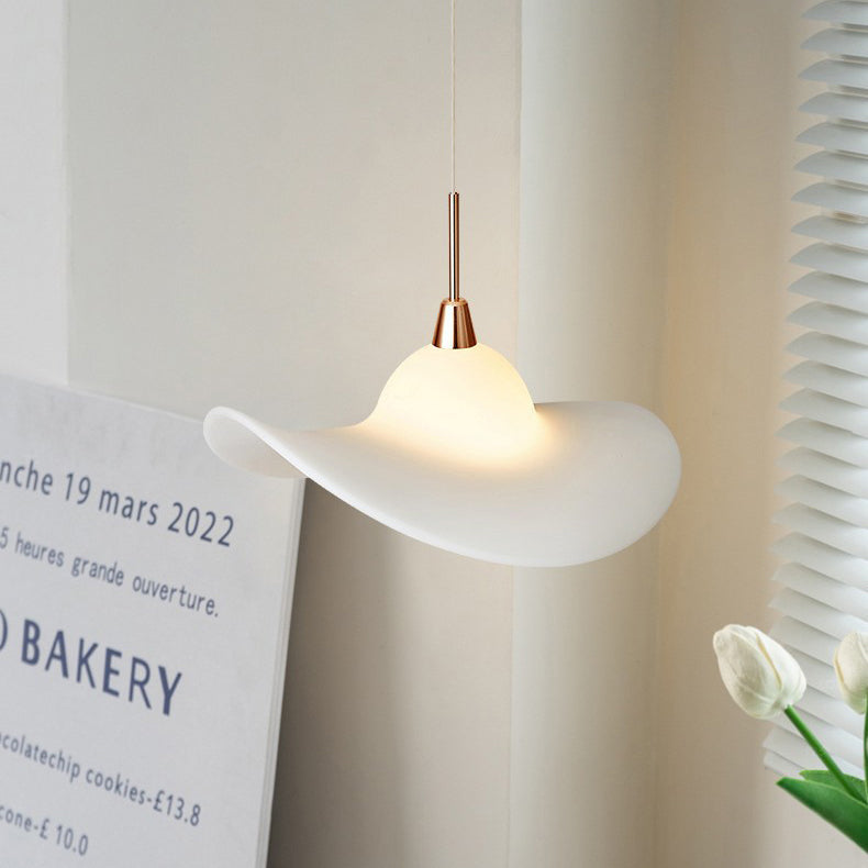 Lámpara colgante LED con pantalla de sombrero de paja de resina de aluminio nórdico contemporáneo para dormitorio 