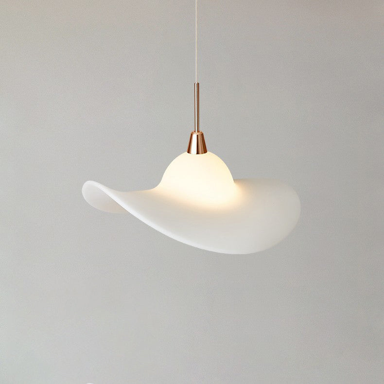 Lámpara colgante LED con pantalla de sombrero de paja de resina de aluminio nórdico contemporáneo para dormitorio 