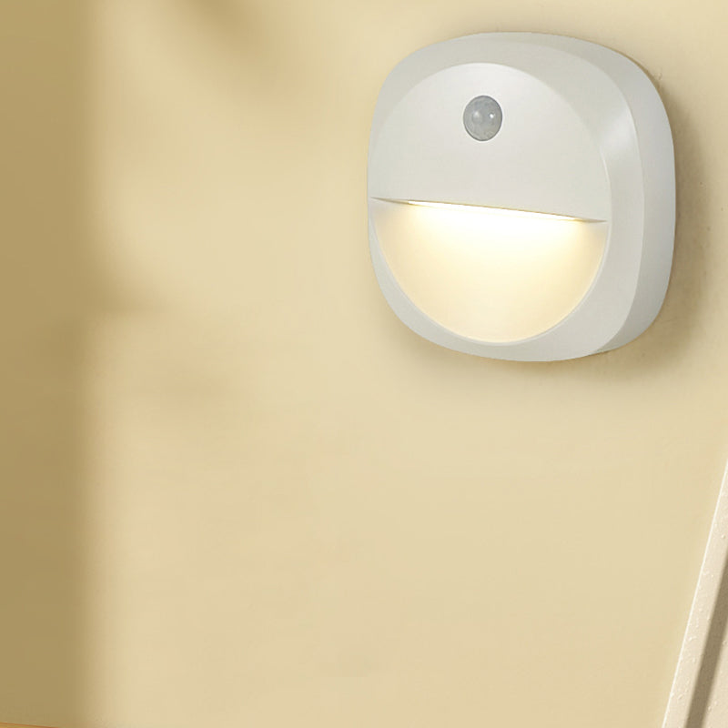 Lampe murale moderne minimaliste en ABS carré avec LED magnétique USB à capteur humain pour chambre à coucher 