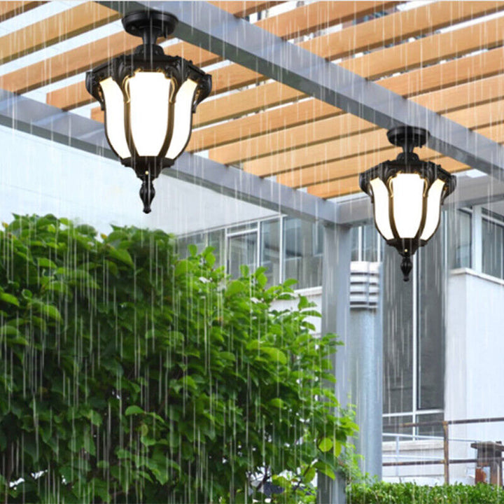 Traditionelle Vintage Aluminium Polygon Glas 1-Licht wasserdichte Outdoor Semi-Flush Mount Deckenleuchte für den Garten 