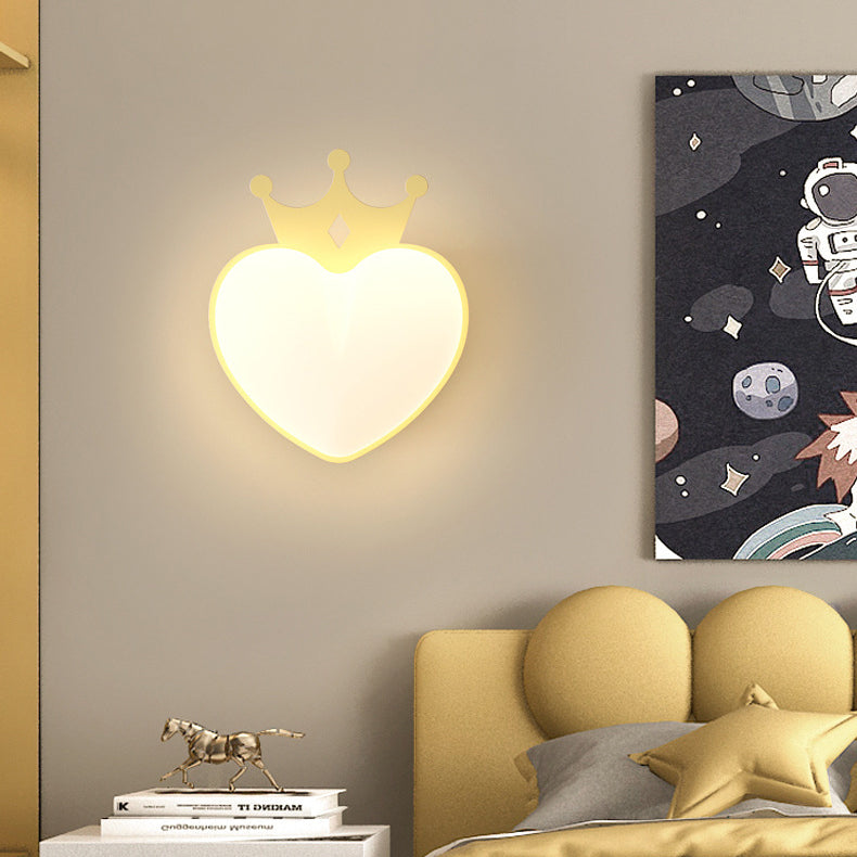 Zeitgenössische kreative PE Crown Herz Schatten Eisen LED Wandleuchte Lampe für Wohnzimmer 