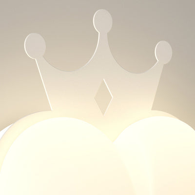 Zeitgenössische kreative PE Crown Herz Schatten Eisen LED Wandleuchte Lampe für Wohnzimmer 