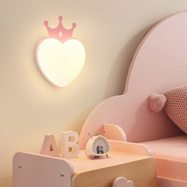 Zeitgenössische kreative PE Crown Herz Schatten Eisen LED Wandleuchte Lampe für Wohnzimmer 