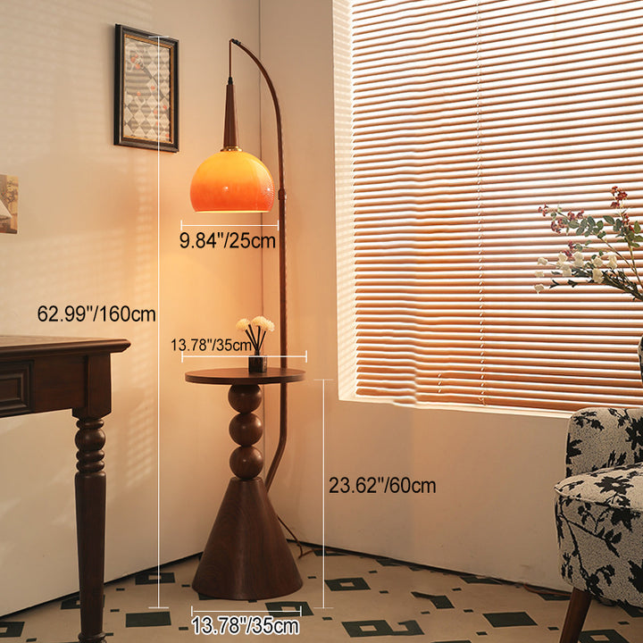 Zeitgenössische Retro-Stehlampe aus Glas mit rundem Schirm und Massivholzregalen, 1 Licht, für das Home Office 