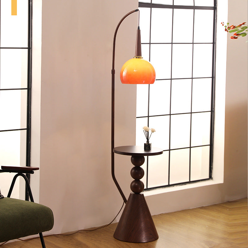 Zeitgenössische Retro-Stehlampe aus Glas mit rundem Schirm und Massivholzregalen, 1 Licht, für das Home Office 