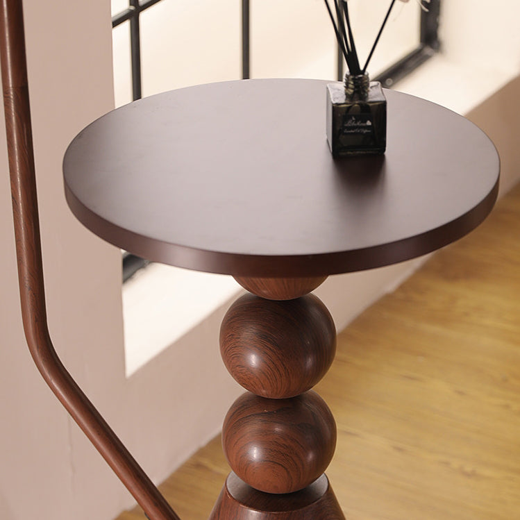 Zeitgenössische Retro-Stehlampe aus Glas mit rundem Schirm und Massivholzregalen, 1 Licht, für das Home Office 