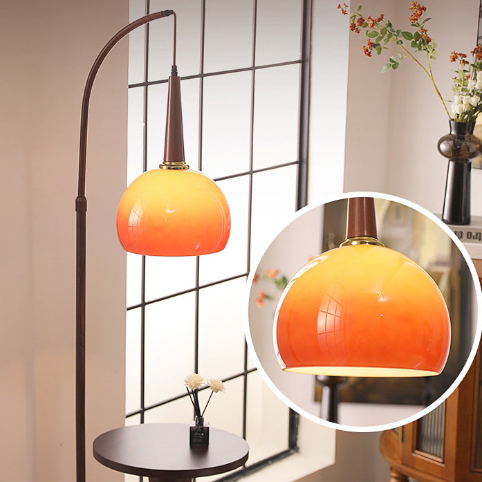 Zeitgenössische Retro-Stehlampe aus Glas mit rundem Schirm und Massivholzregalen, 1 Licht, für das Home Office 