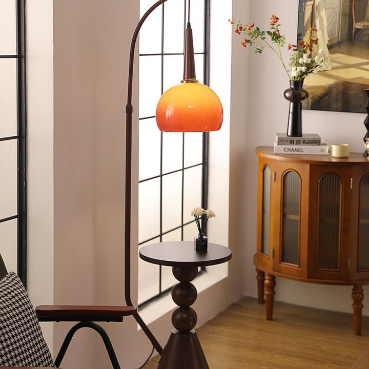 Zeitgenössische Retro-Stehlampe aus Glas mit rundem Schirm und Massivholzregalen, 1 Licht, für das Home Office 