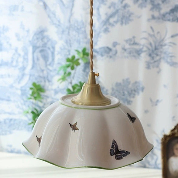 Lustre suspendu à 1 lumière en laiton à bord ondulé en céramique pastorale française traditionnelle pour salon 