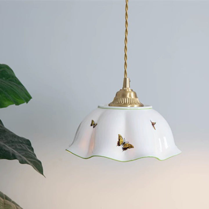 Lustre suspendu à 1 lumière en laiton à bord ondulé en céramique pastorale française traditionnelle pour salon 