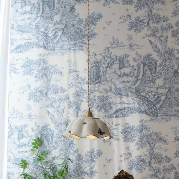 Lustre suspendu à 1 lumière en laiton à bord ondulé en céramique pastorale française traditionnelle pour salon 