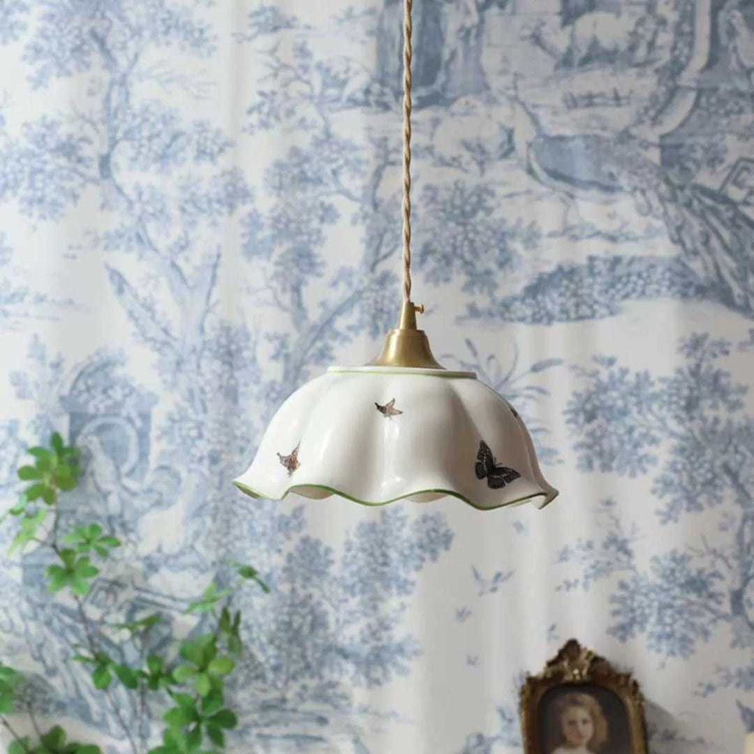 Lustre suspendu à 1 lumière en laiton à bord ondulé en céramique pastorale française traditionnelle pour salon 